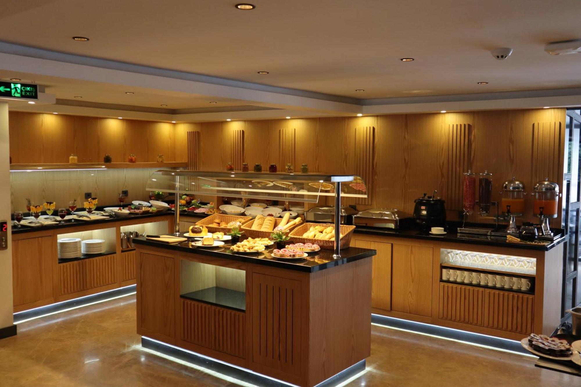 Days Inn By Wyndham Istanbul Arnavutkoy Ngoại thất bức ảnh