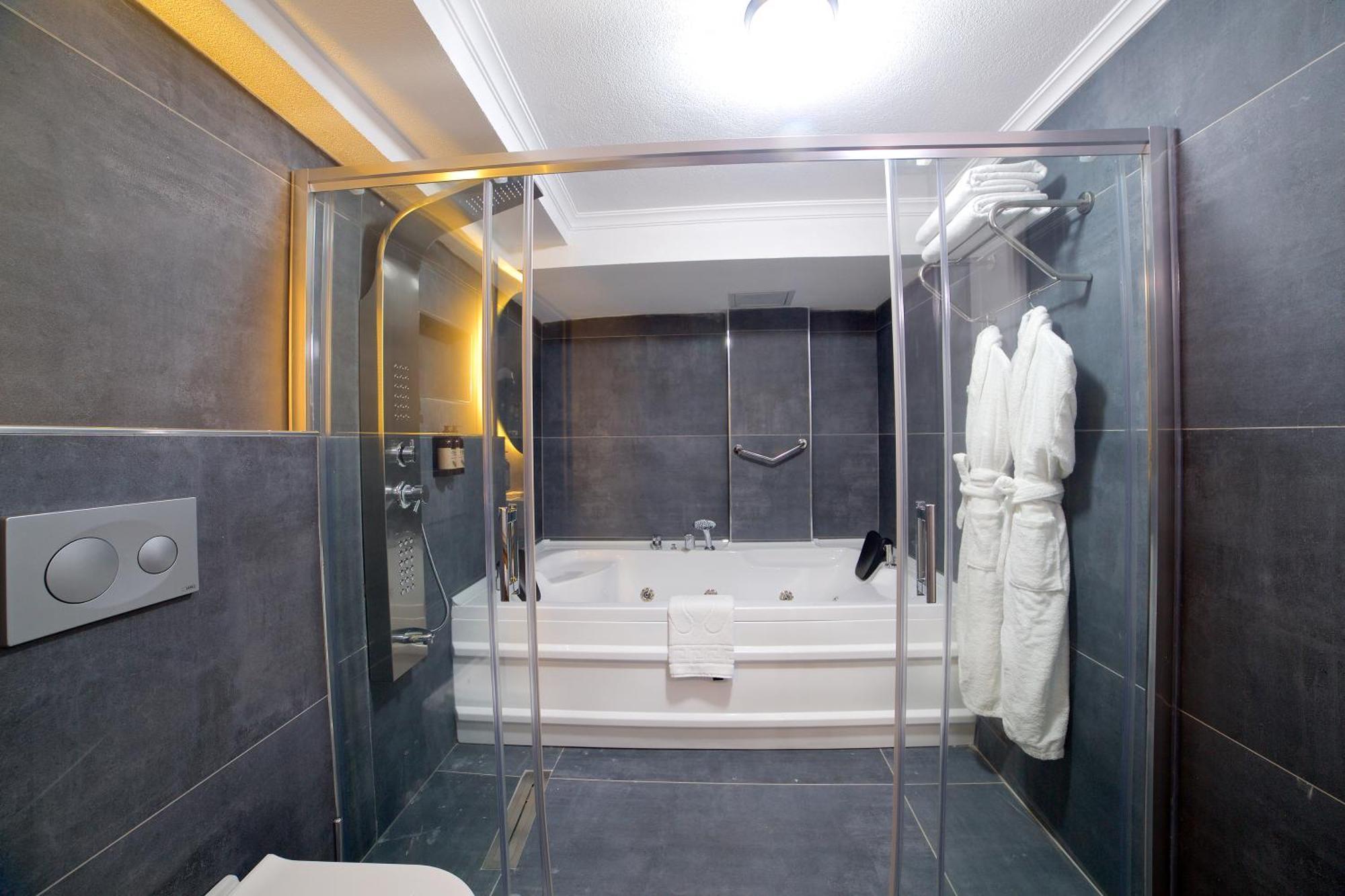 Days Inn By Wyndham Istanbul Arnavutkoy Ngoại thất bức ảnh